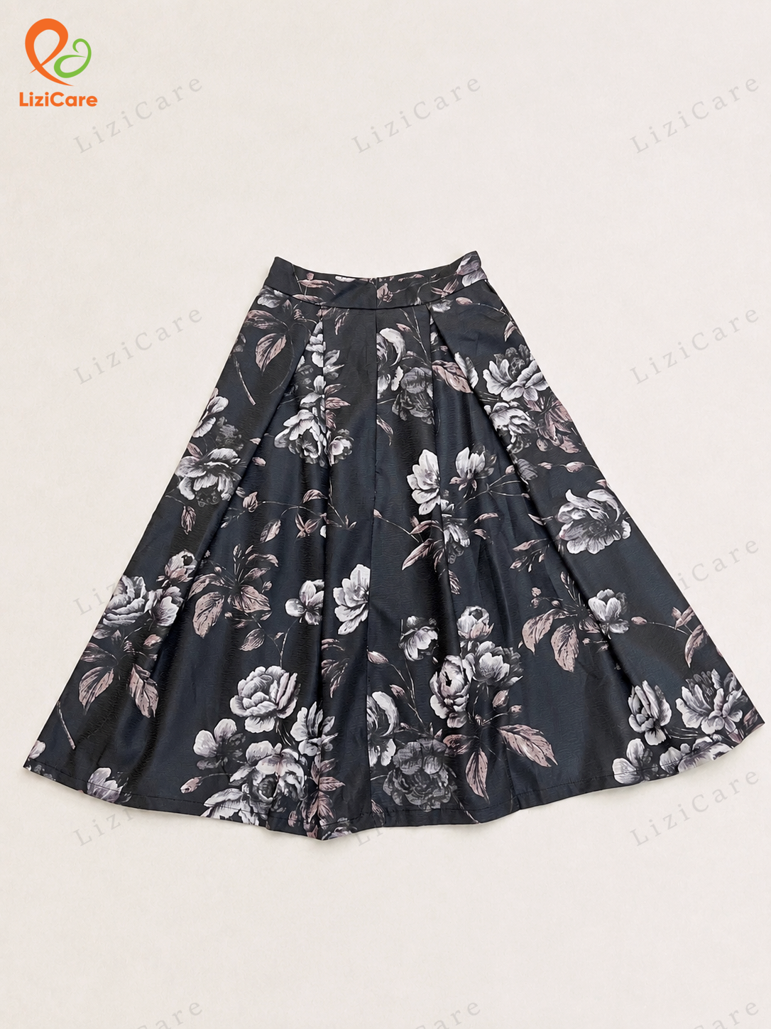 Chân váy xoè hoạ tiết hoa nền đen size S