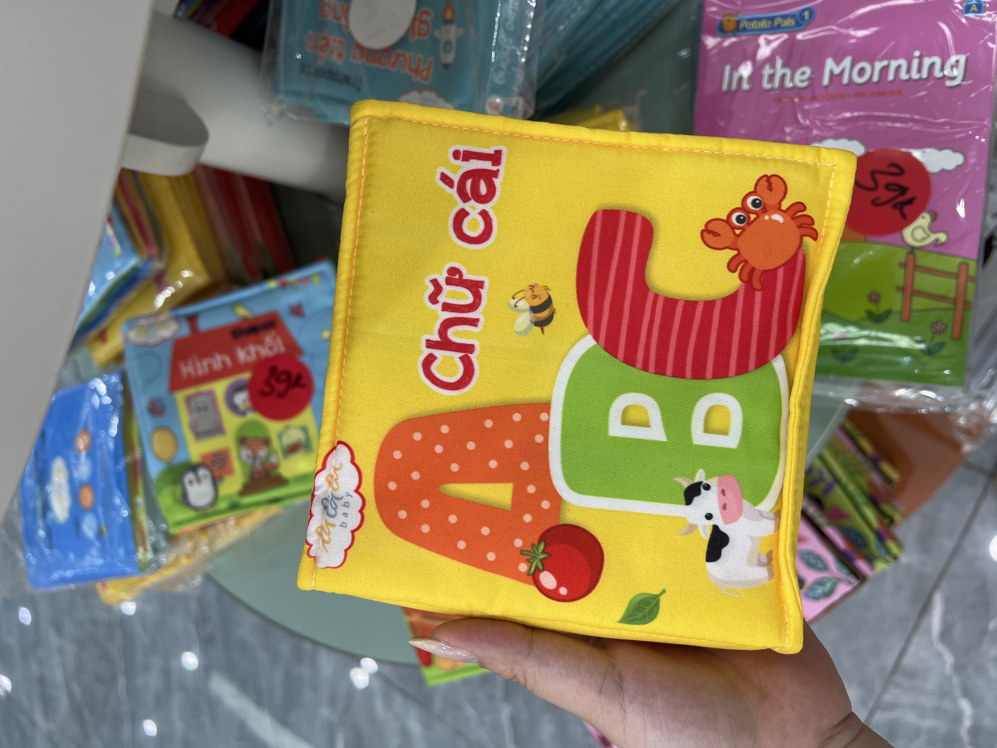Sách vải chủ đề Chữ cái