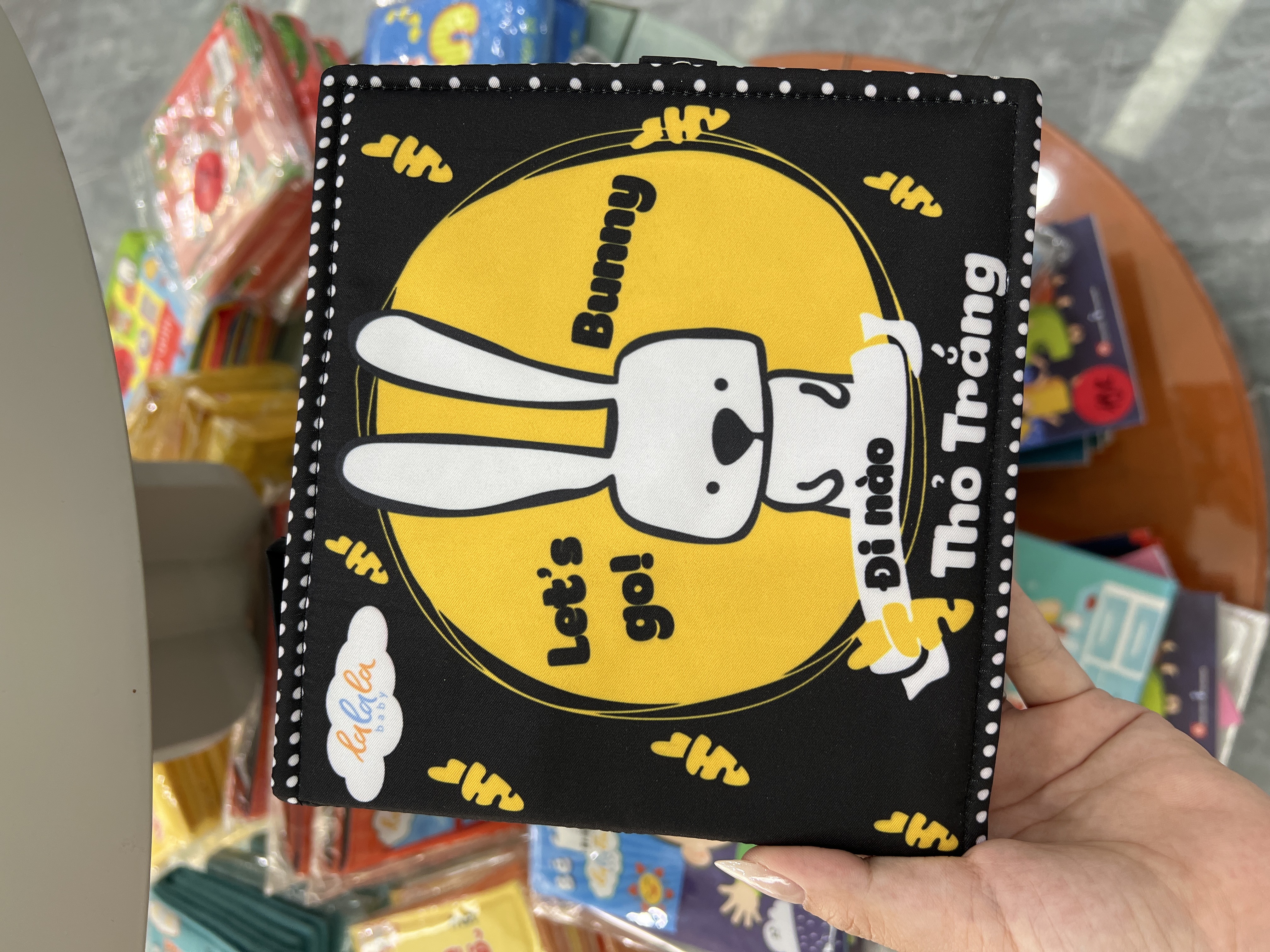 Sách vải Đi nào thỏ trắng