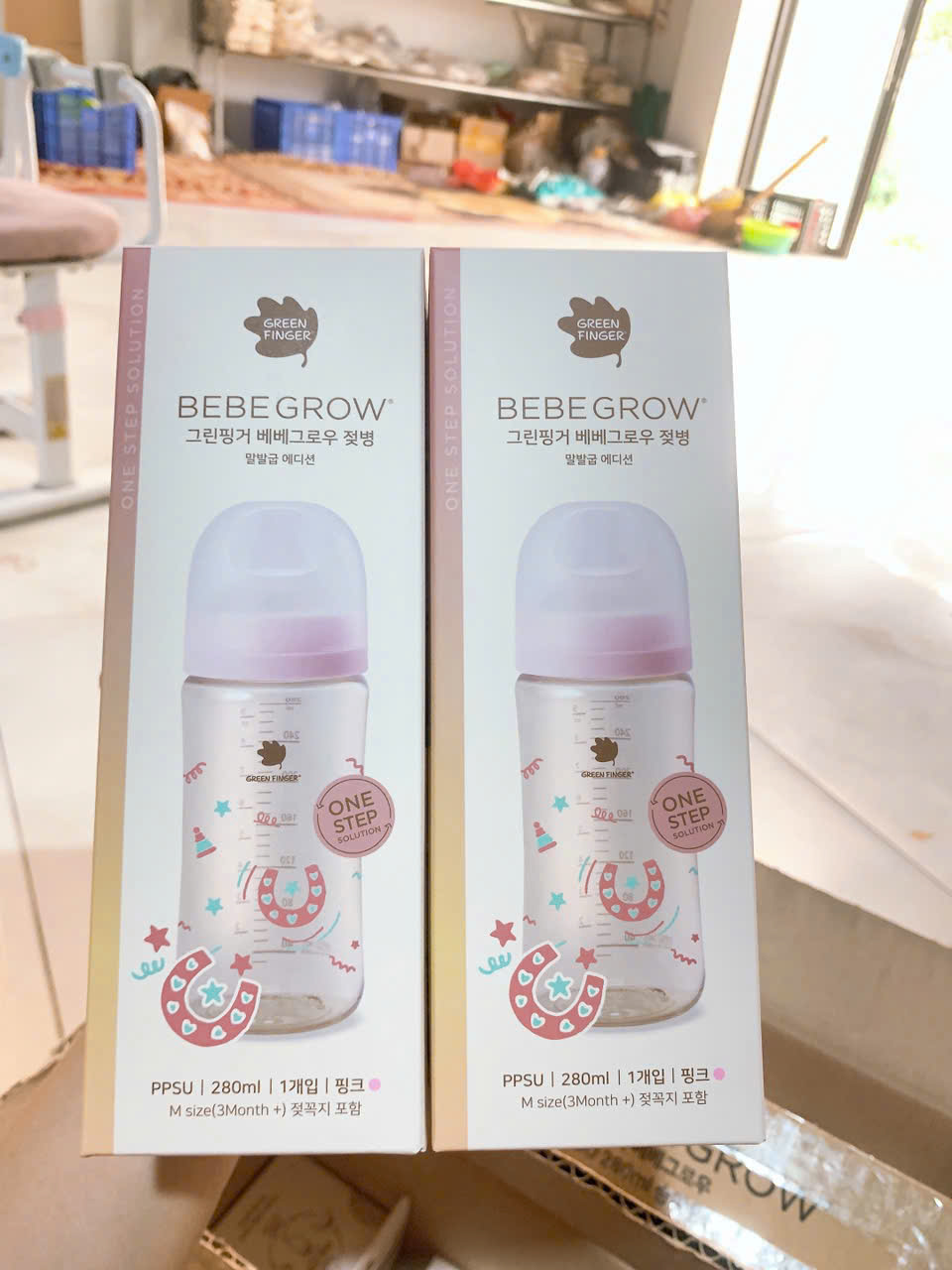 Bình sữa Green Finger Bebe Grow Hàn 280ml hồng móng ngựa (núm M 3M+)