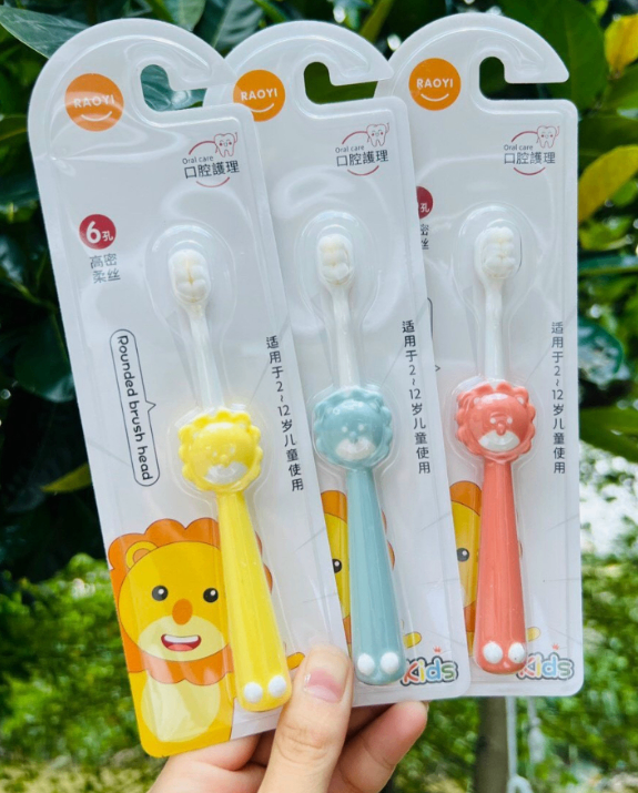 Bàn chải RaoYi Trung lông tơ hình sư tử 1-3Y