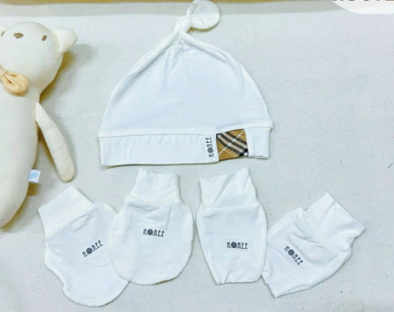 Hrnee-Set PK mũ, bao tay chân bamboo burberry trắng